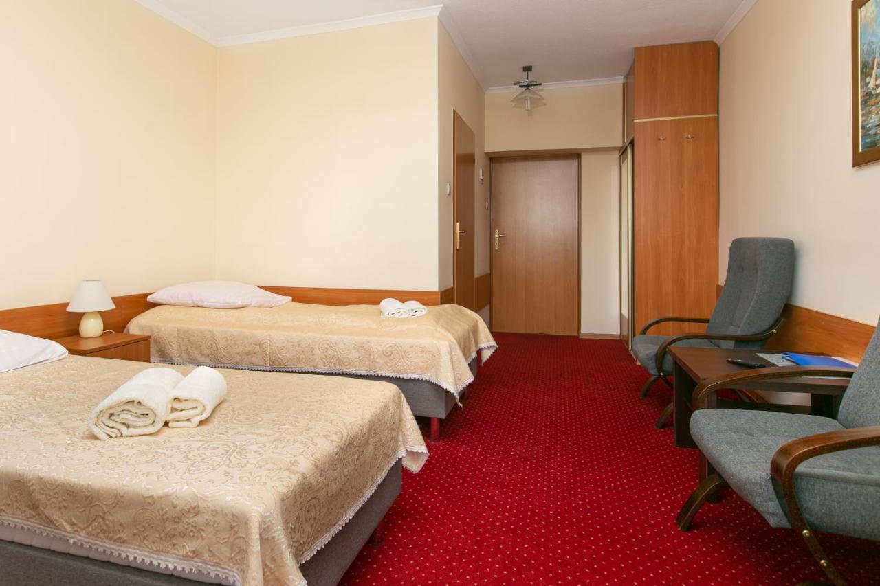 Madohora Slemien Hotel Kocon ภายนอก รูปภาพ